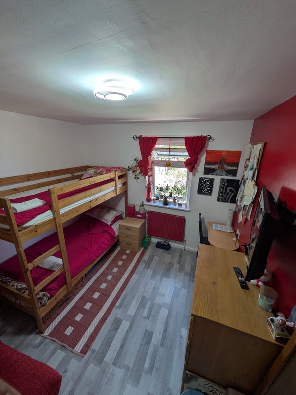 Room Acorn Way in Greater London