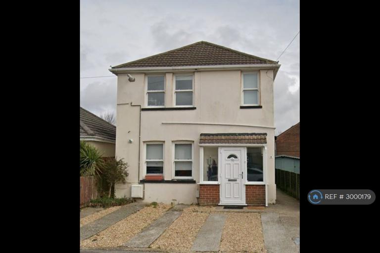 Flat Cynthia Road in Poole