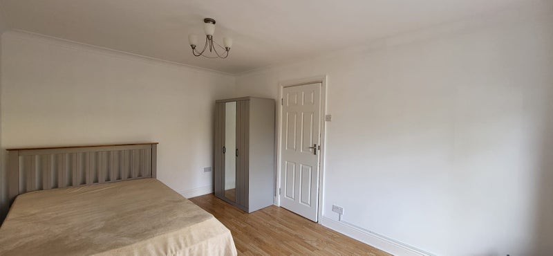 Room Springate Field in Slough