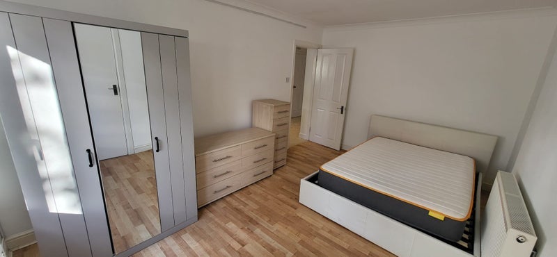 Room Springate Field in Slough