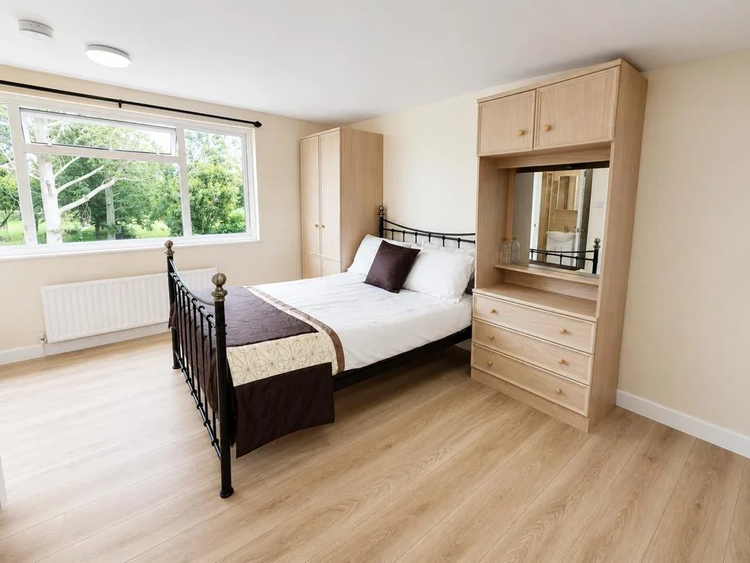 Room Blackbush Avenue in Greater London