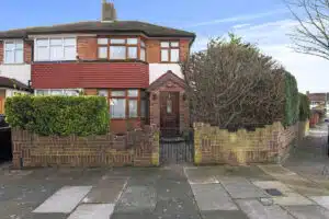 House Maypole Crescent in Greater London