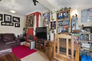 House Maypole Crescent in Greater London