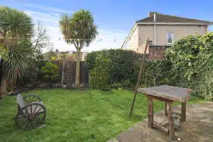 House Maypole Crescent in Greater London