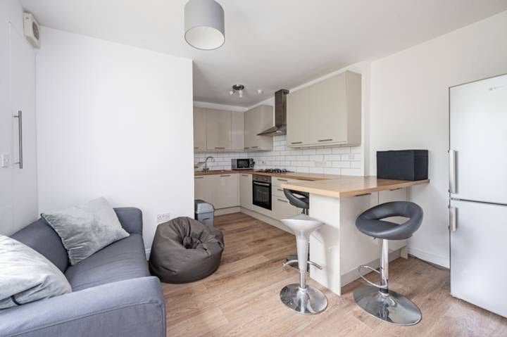 Room Talwin Street in Greater London