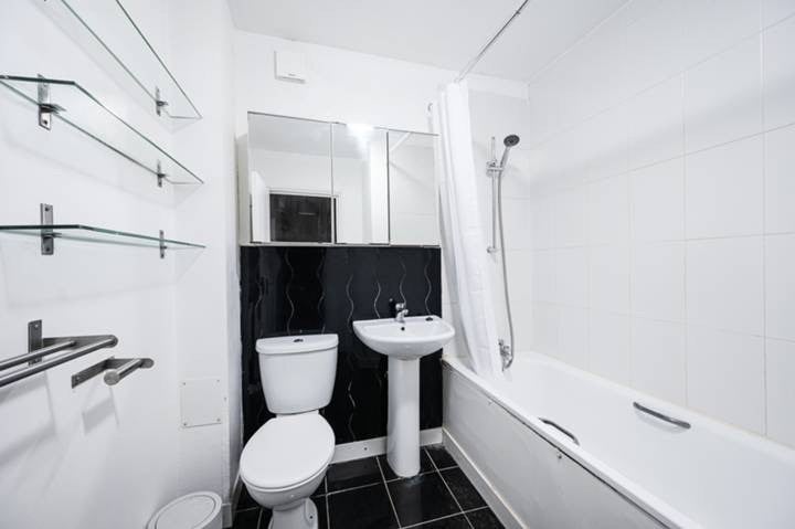 Room Talwin Street in Greater London
