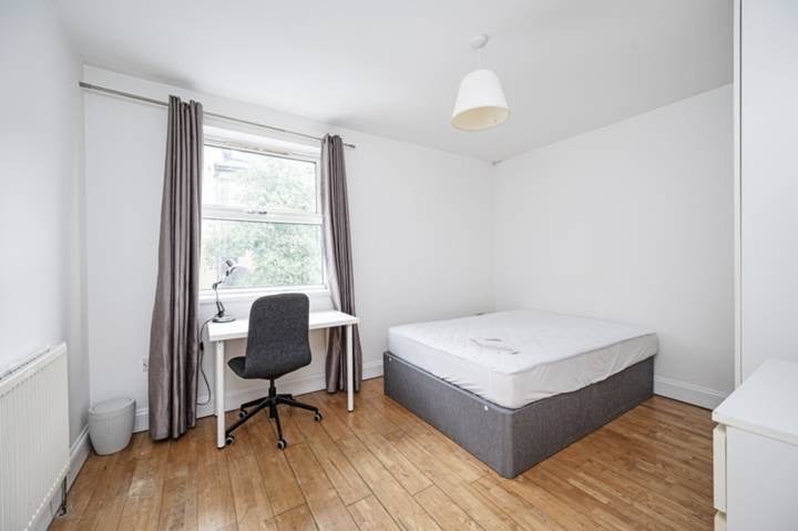 Room Talwin Street in Greater London
