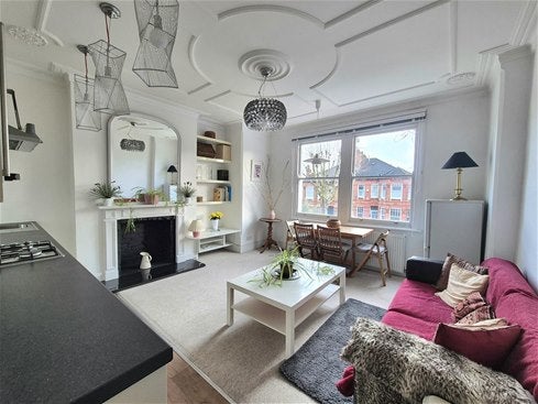 Flat Walm Lane in Greater London