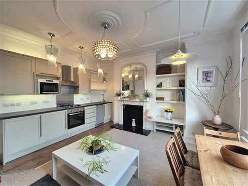 Flat Walm Lane in Greater London