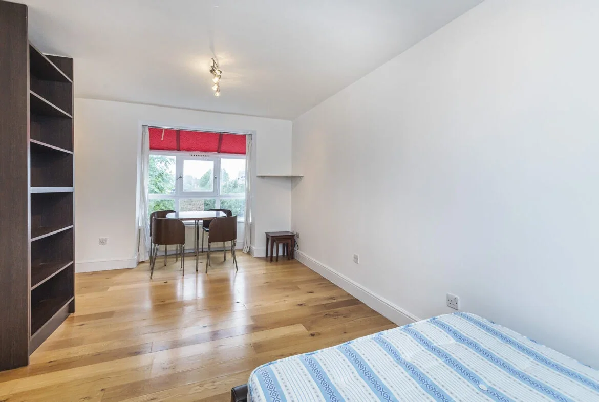 Flat Liverpool Road in Greater London