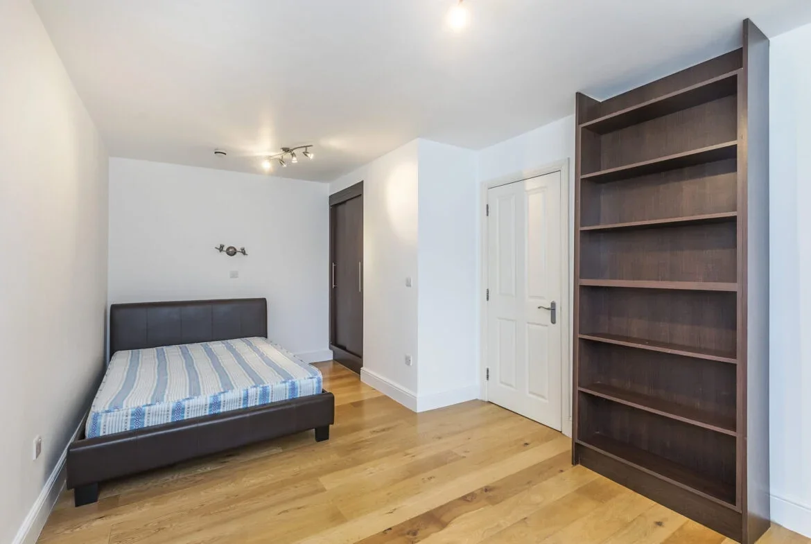 Flat Liverpool Road in Greater London