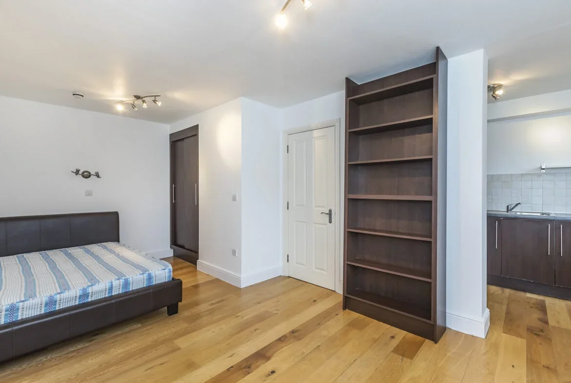 Flat Liverpool Road in Greater London