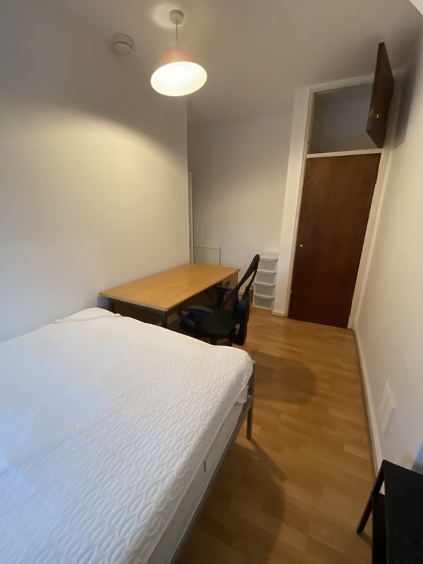 Room Lilac Street in Greater London