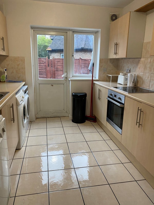 Room Lilac Street in Greater London