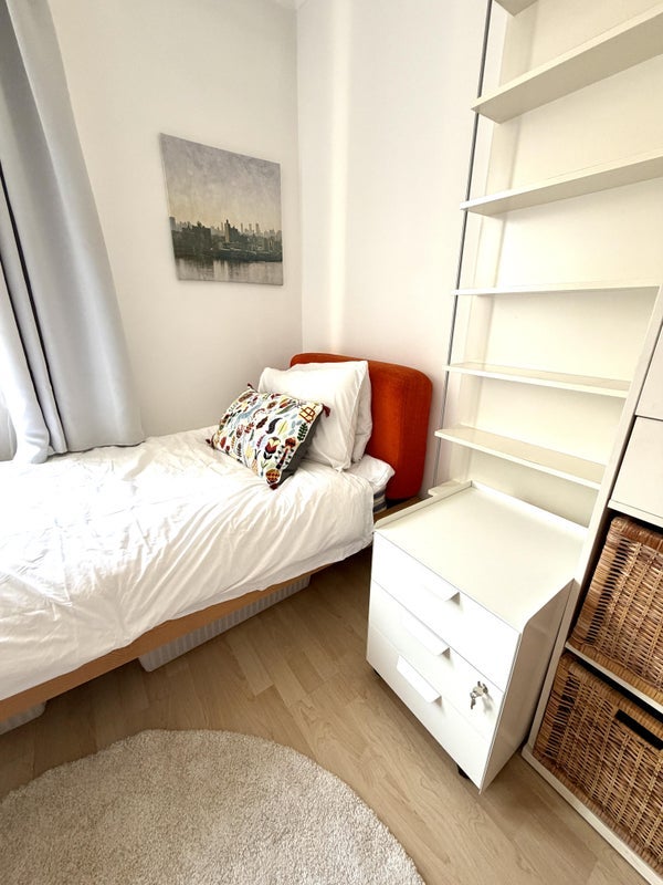 Room Boston Place in City of Westminster
