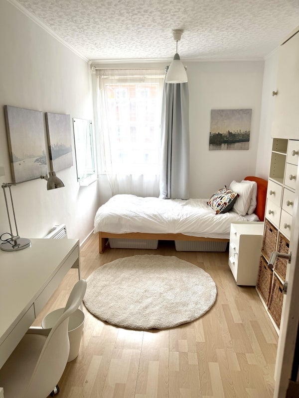 Room Boston Place in City of Westminster