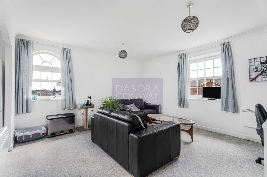 Flat Queensberry Place in Greater London