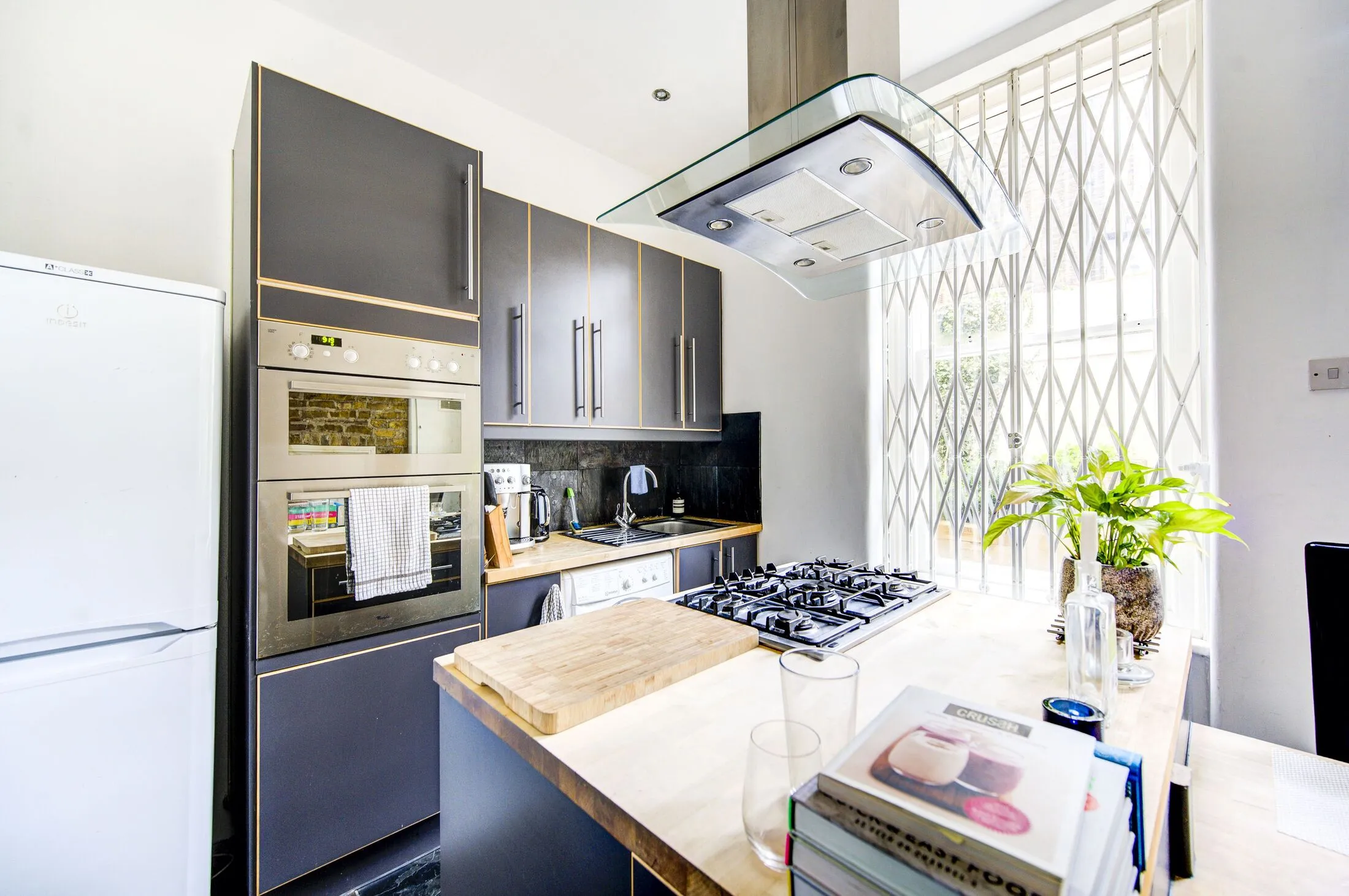 Flat Cristowe Road in Greater London