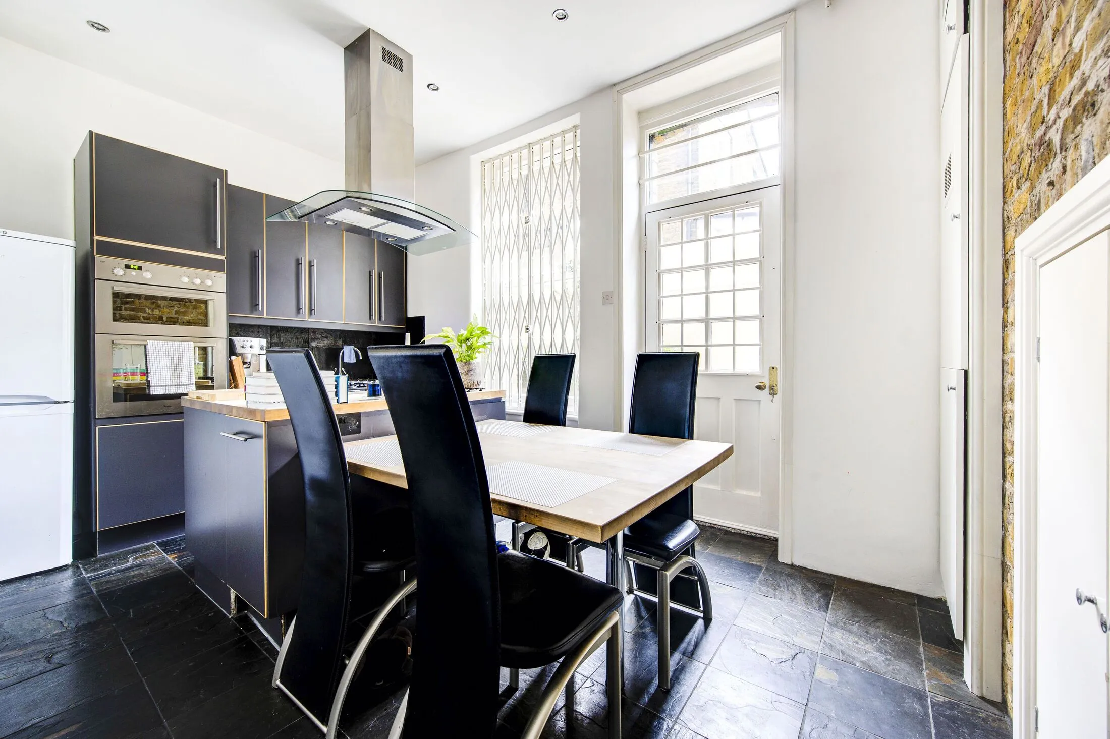 Flat Cristowe Road in Greater London