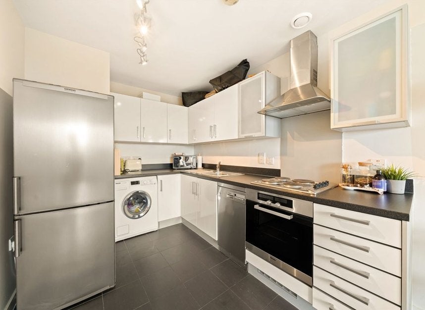 Flat Gatliff Road in City of Westminster