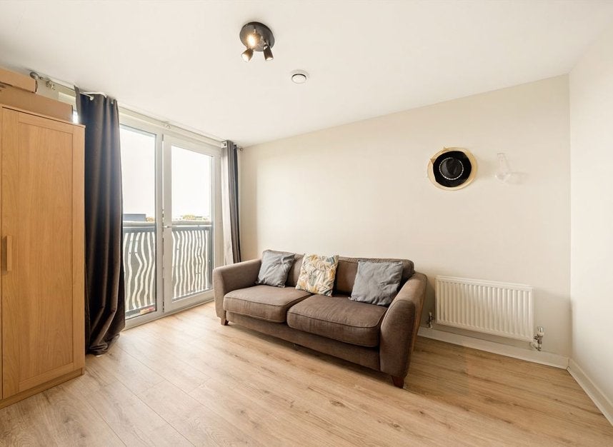 Flat Gatliff Road in City of Westminster
