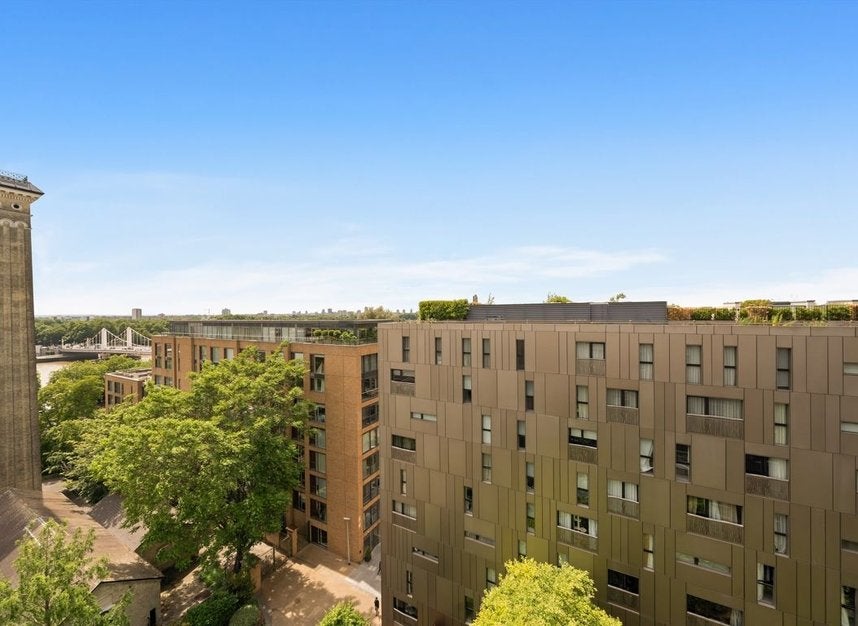 Flat Gatliff Road in City of Westminster