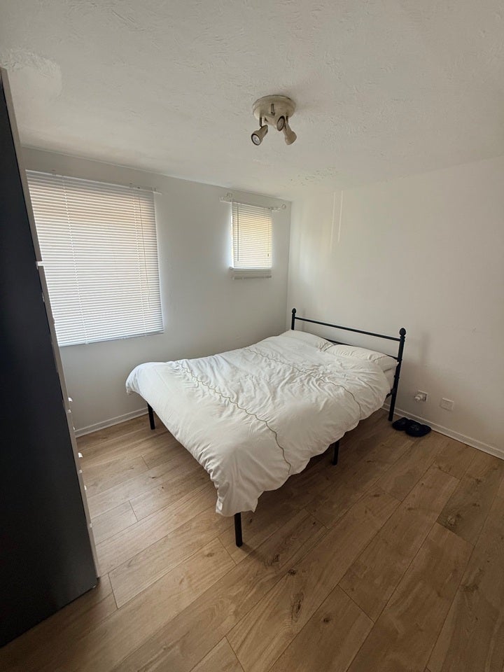 Flat Barnfield Place in Greater London