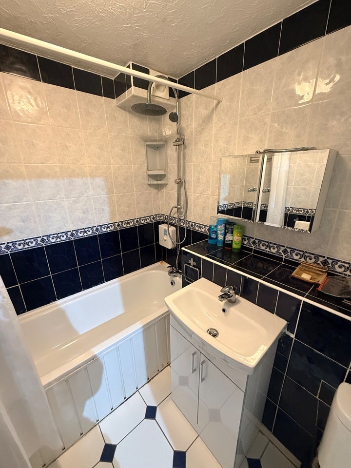 Flat Barnfield Place in Greater London