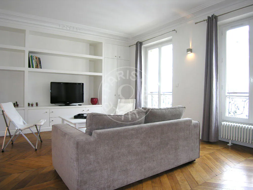 Flat Rue de Douai in Paris