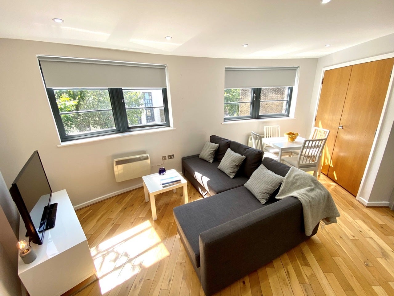 Flat Grange Road in Greater London