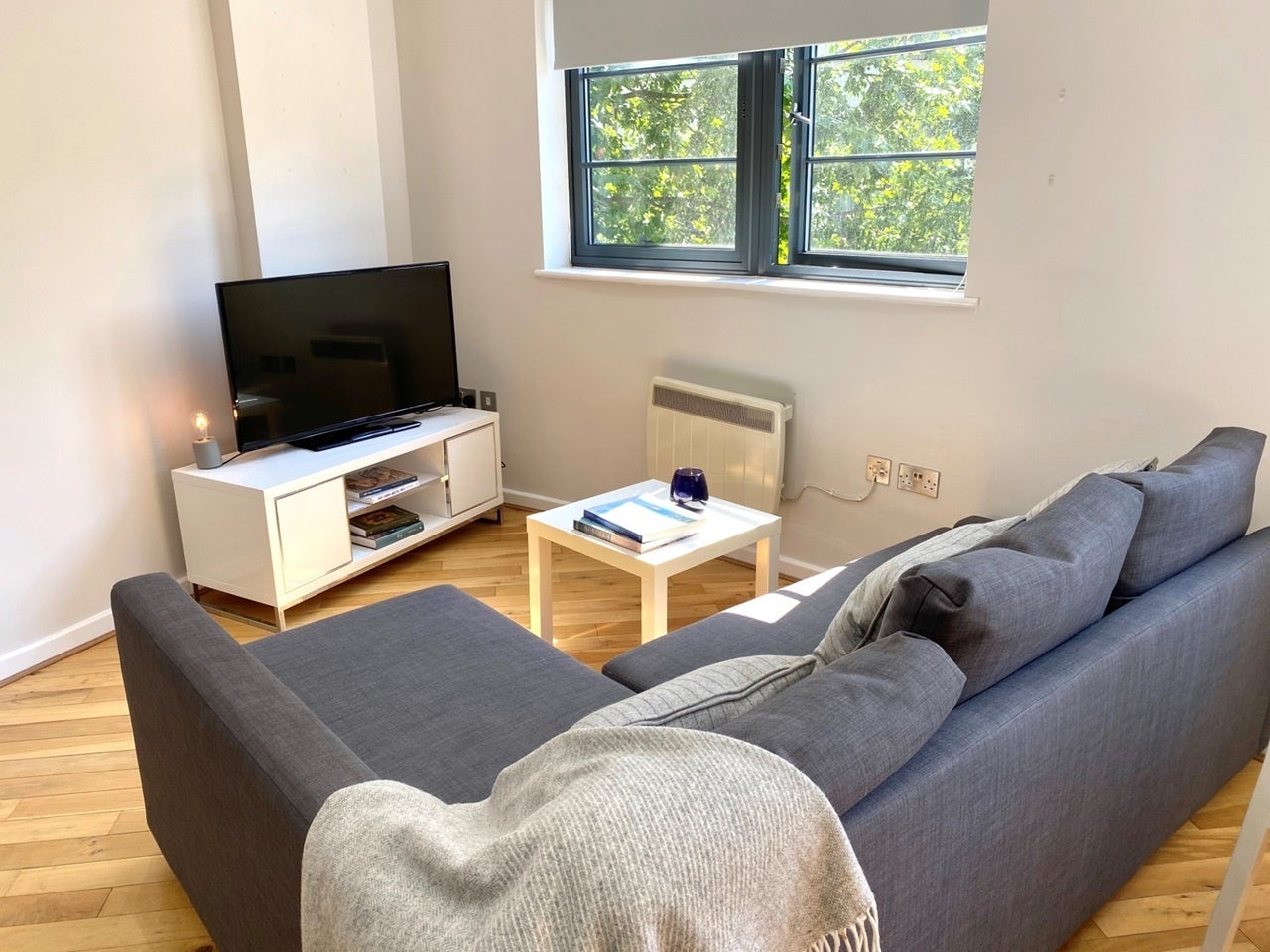 Flat Grange Road in Greater London