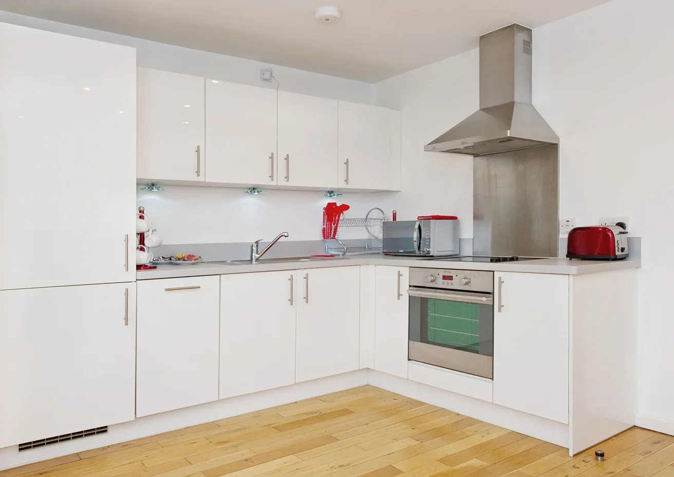 Flat Grange Road in Greater London
