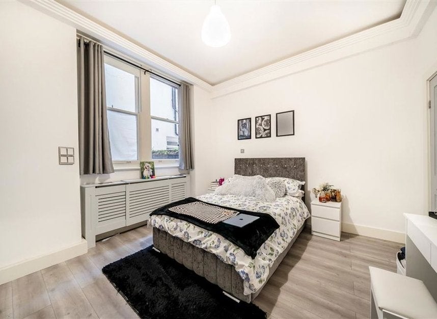 Flat Gledhow Gardens in Greater London