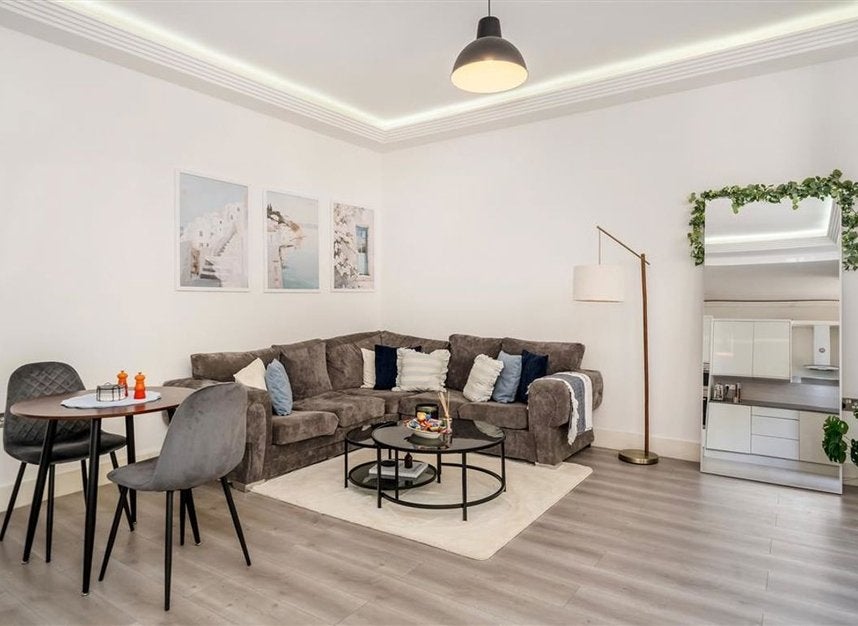 Flat Gledhow Gardens in Greater London