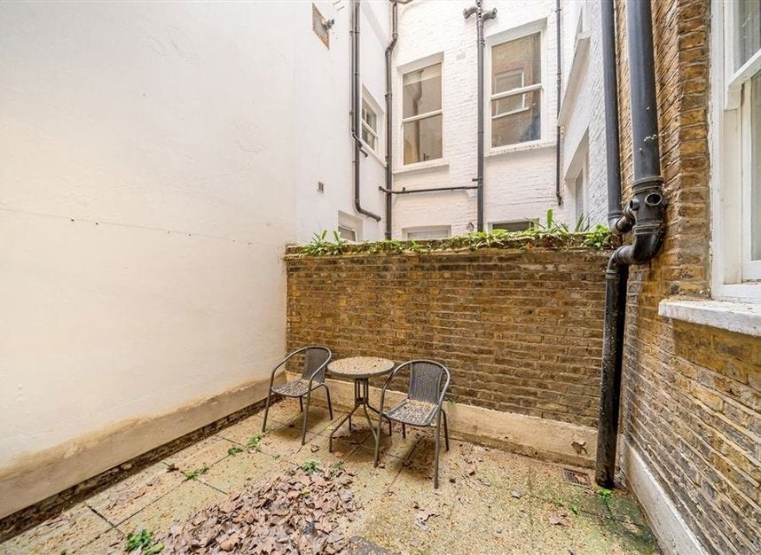 Flat Gledhow Gardens in Greater London