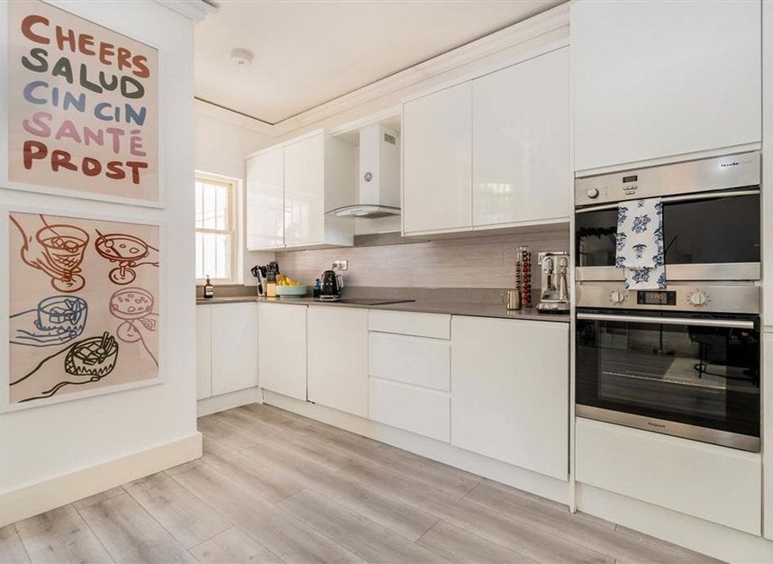 Flat Gledhow Gardens in Greater London