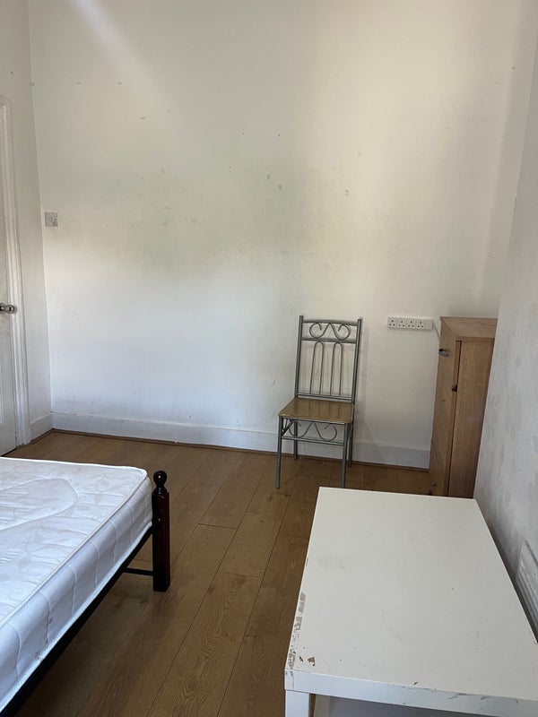 Room Ham Park Road in Greater London