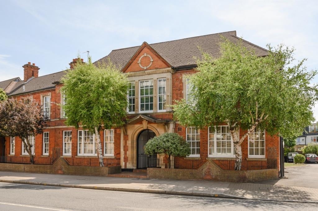 Flat Kingston Road in Greater London