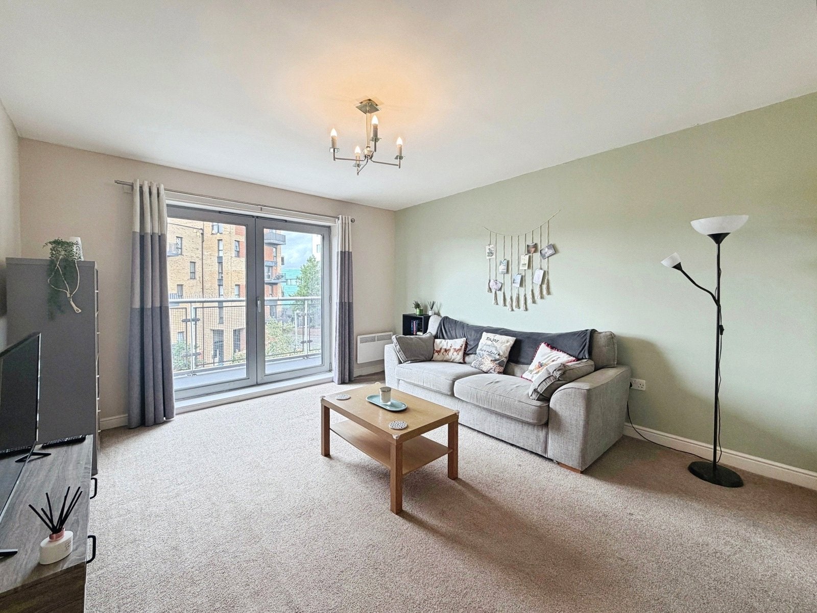 Flat Kelvin Gate in Bracknell