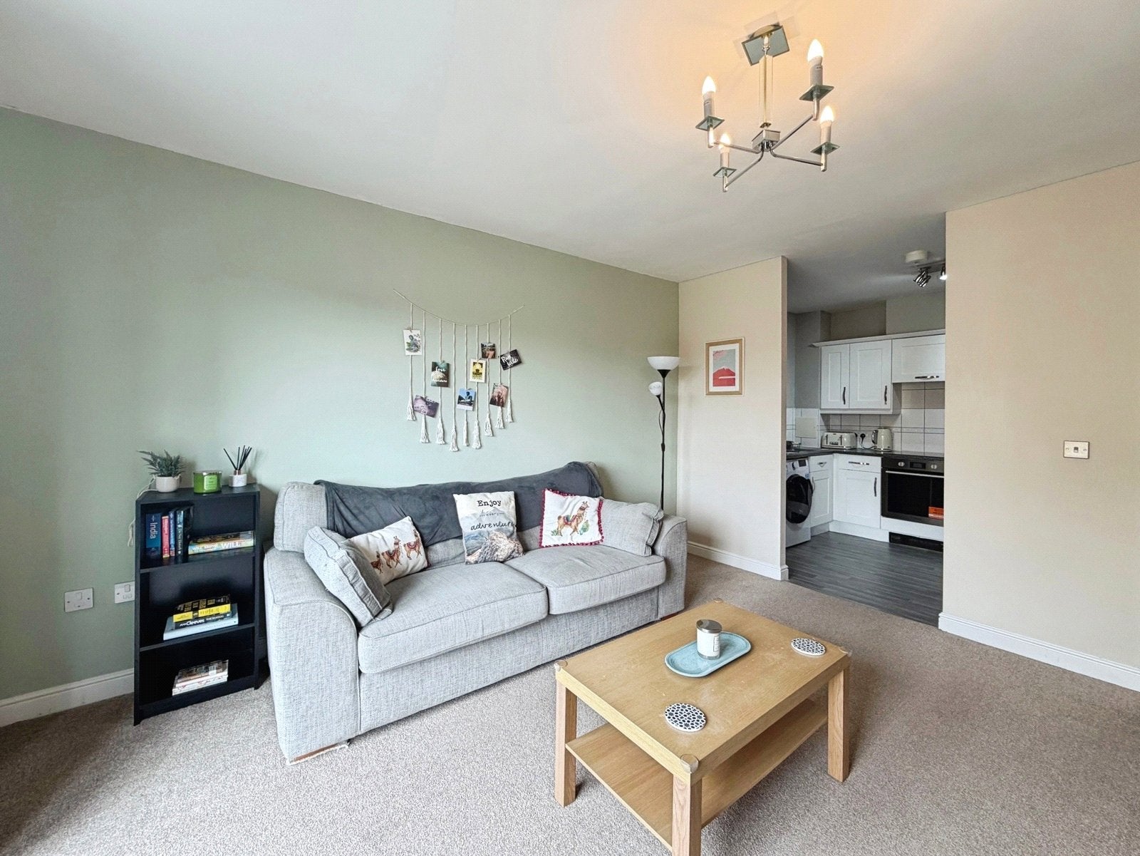 Flat Kelvin Gate in Bracknell