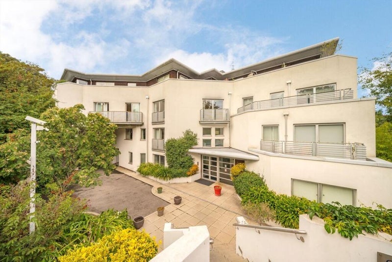 Flat Lansdowne Lane in Greater London