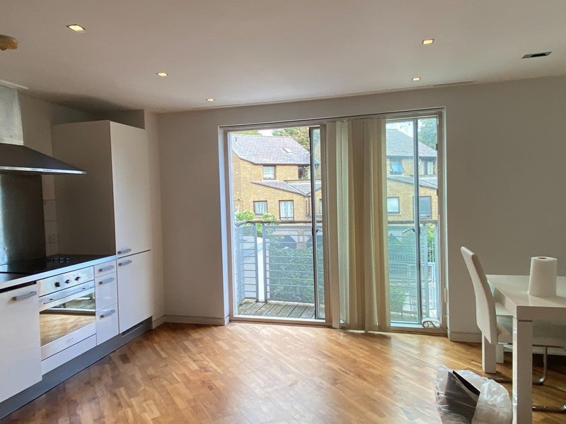 Flat Lansdowne Lane in Greater London