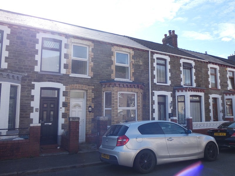 House New Street in Neath
