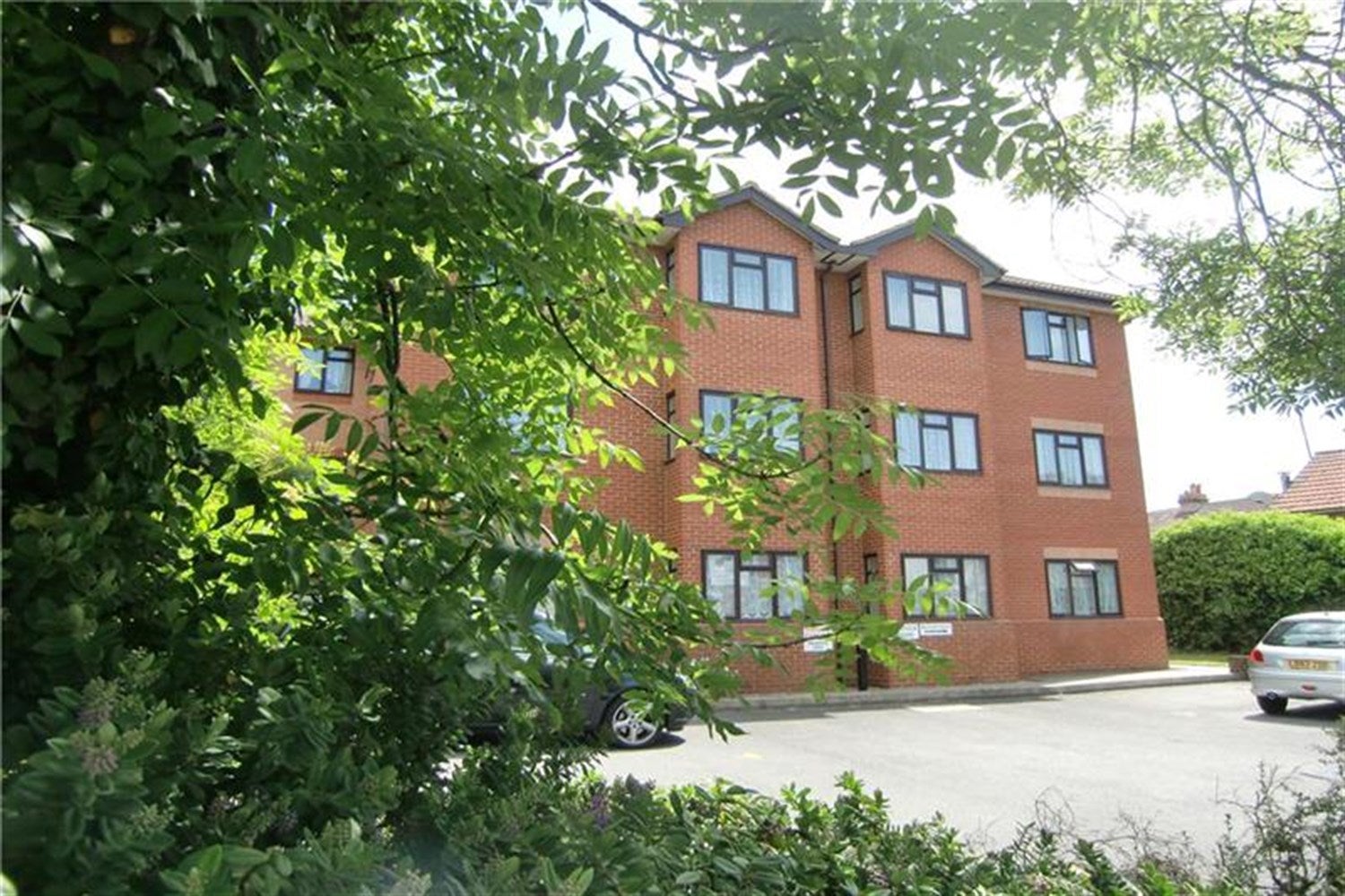 Flat Weymouth Avenue in Gosport