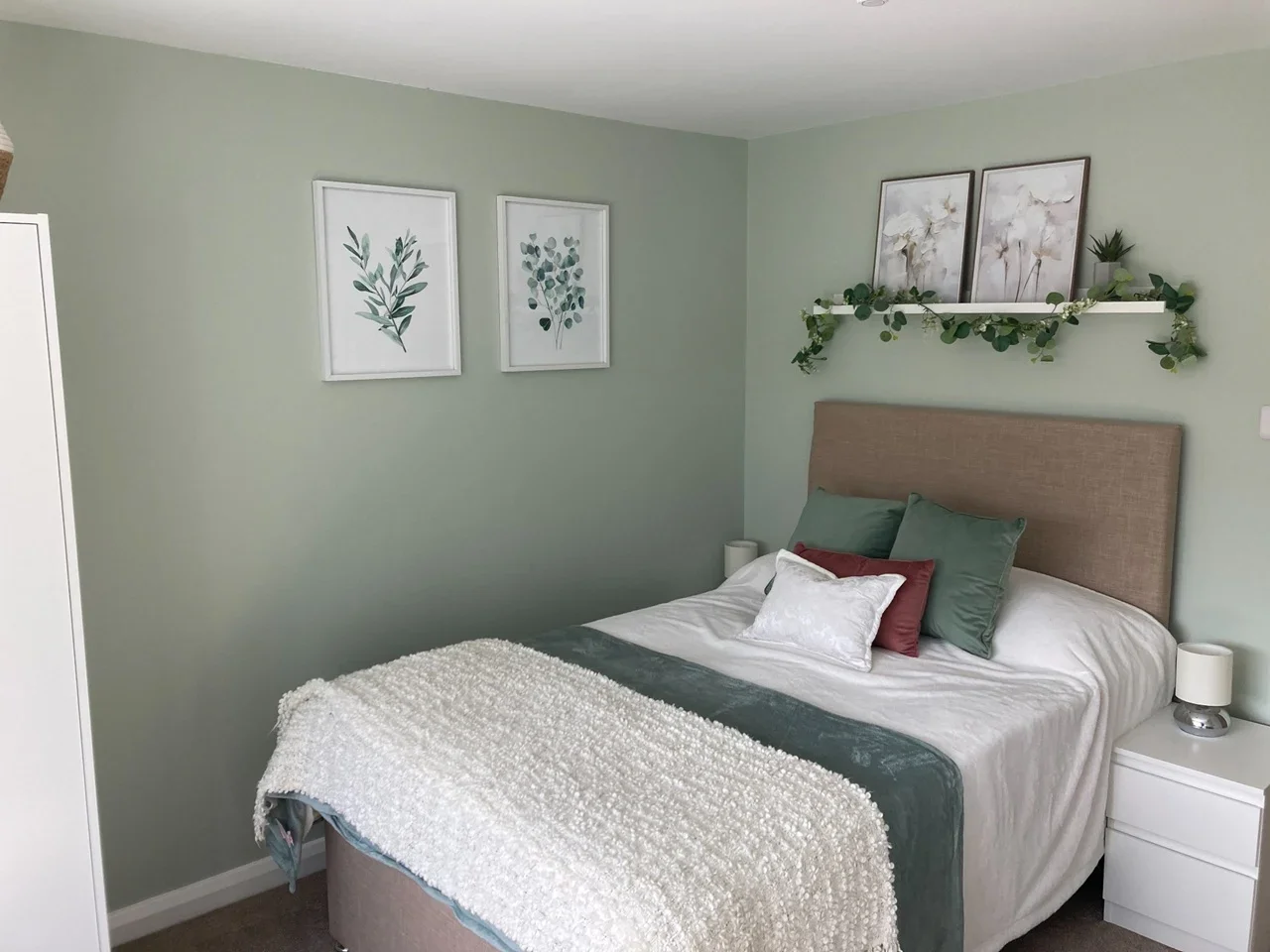 Room Arnold Road in Woking