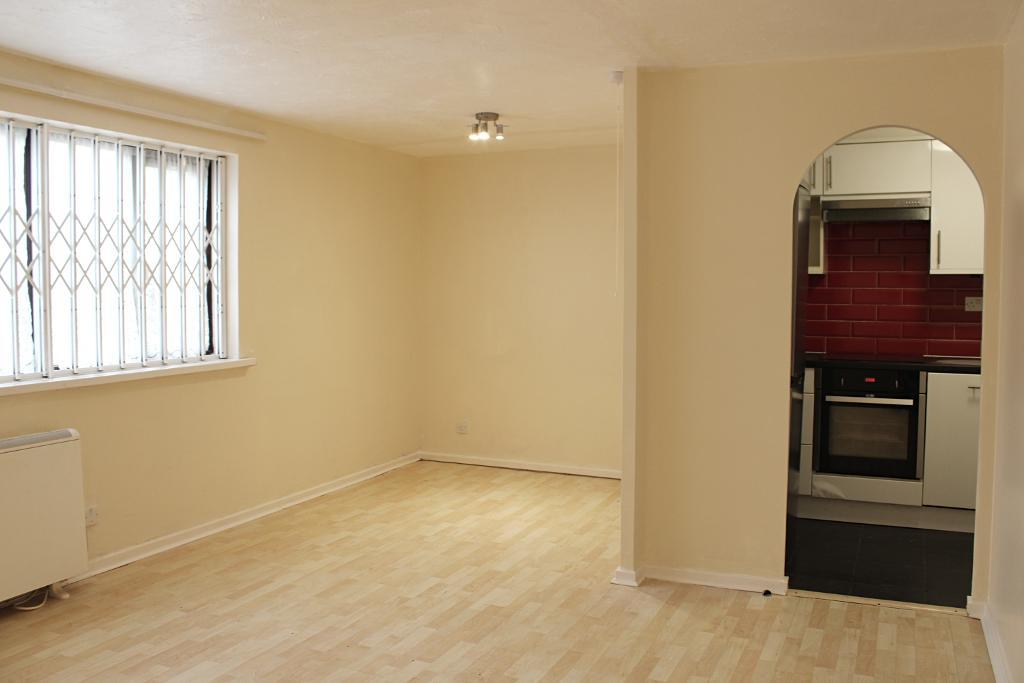 Flat Harrow Road in Greater London