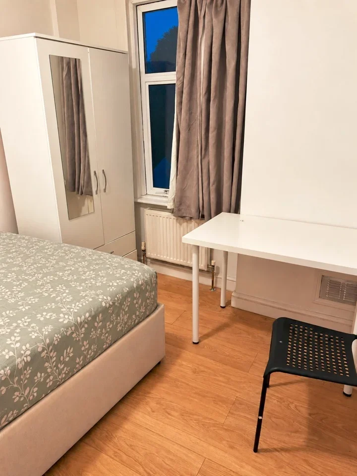 Room Melrose Avenue in Greater London