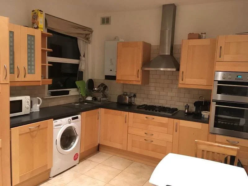 Room Melrose Avenue in Greater London