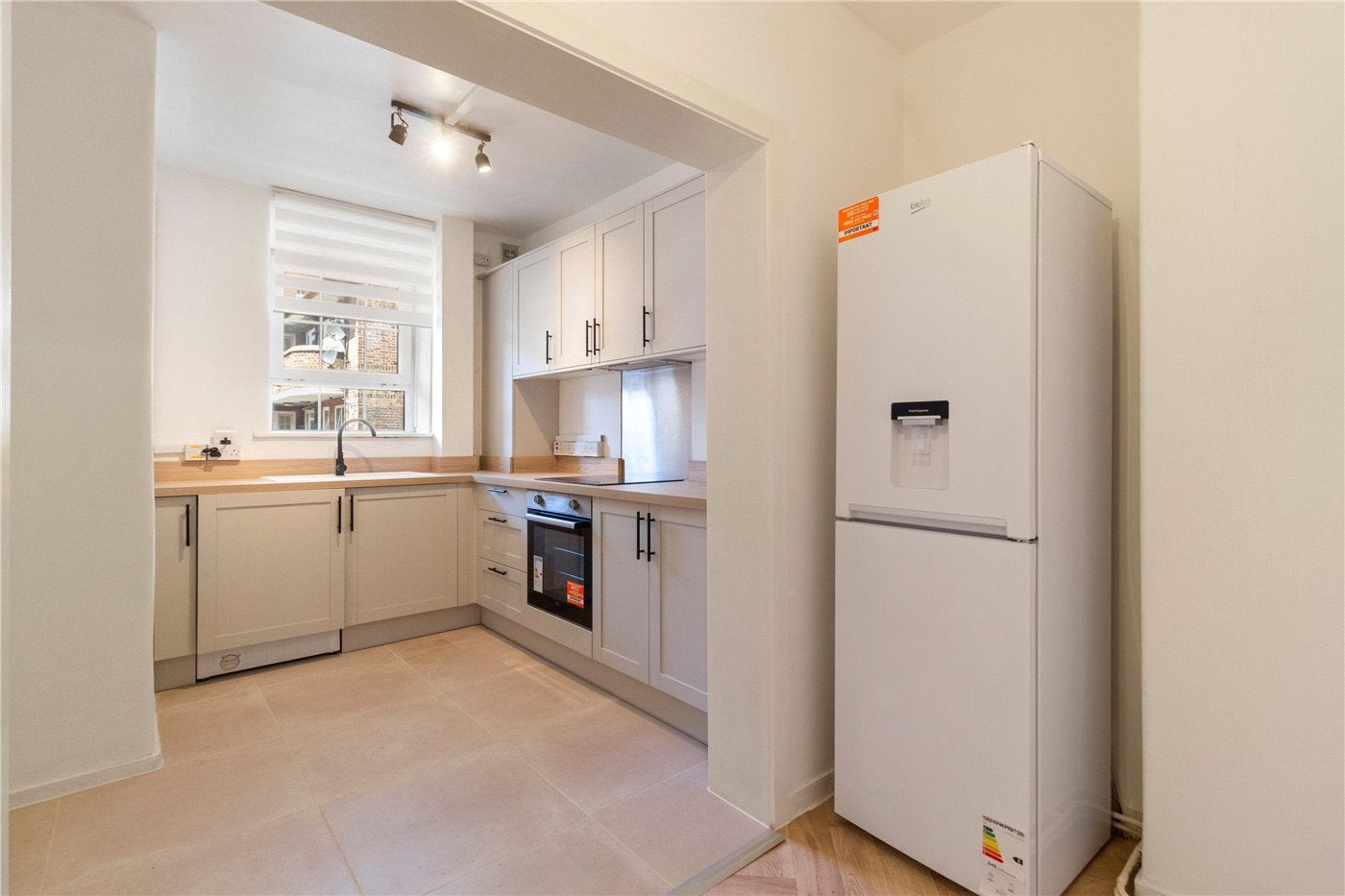 Flat Clarence Road in Greater London