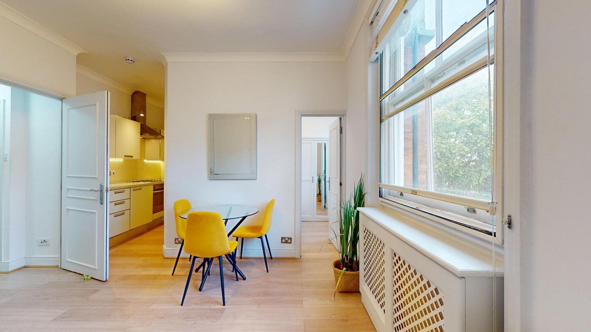 Flat Egerton Gardens in Greater London